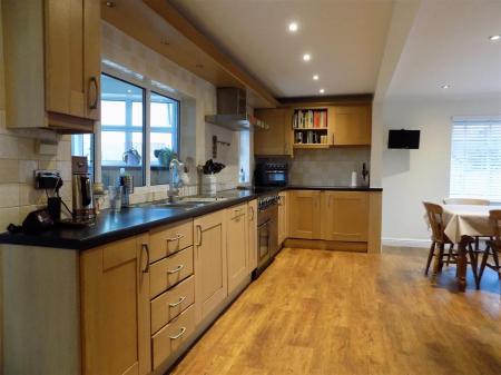 5 bedroom Detached house for sale in Pinfold Lane, Bottesford