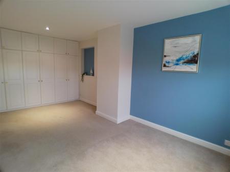 5 bedroom Detached house for sale in Wimbishthorpe Close, Bottesford, Nottingham