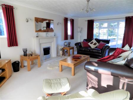 5 bedroom Detached house for sale in Woods Lane, Flintham, Newark