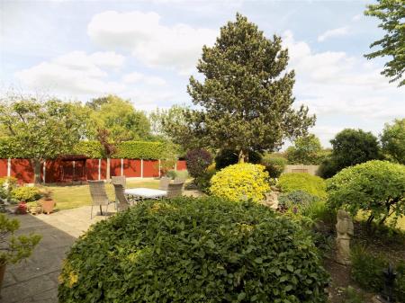 5 bedroom Detached house for sale in Woods Lane, Flintham, Newark