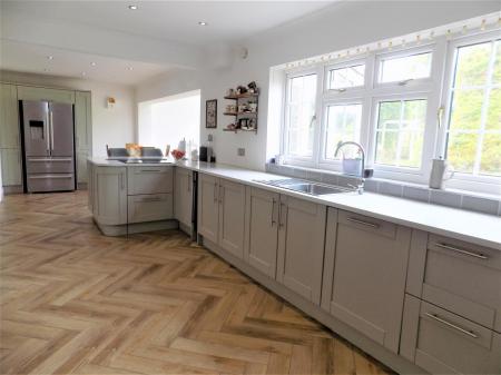 5 bedroom Detached house for sale in Woods Lane, Flintham