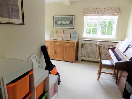 5 bedroom Detached house for sale in Woods Lane, Flintham