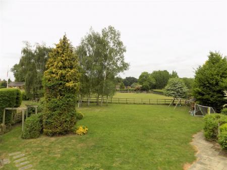 5 bedroom Detached house for sale in Woods Lane, Flintham