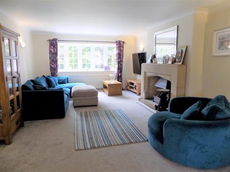 5 bedroom Detached house for sale in Woods Lane, Flintham