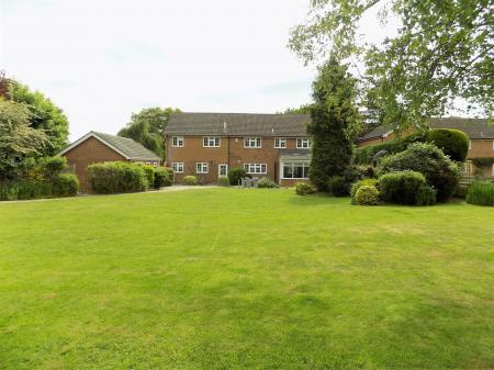 5 bedroom Detached house for sale in Woods Lane, Flintham