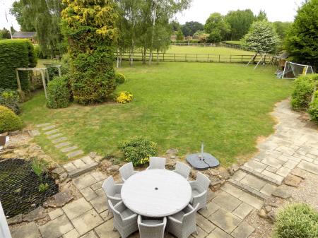 5 bedroom Detached house for sale in Woods Lane, Flintham