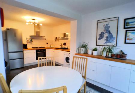 2 bedroom Semi-detached house for sale in Grizedale Grove, Bingham, Nottingham