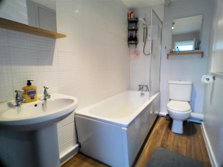 2 bedroom Semi-detached house for sale in Grizedale Grove, Bingham, Nottingham