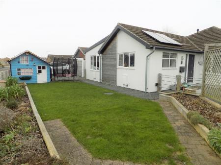 3 bedroom Semi-detached bungalow for sale in Fields Drive, Aslockton, Nottingham
