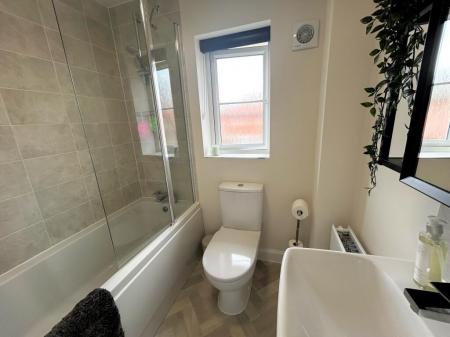 3 bedroom Semi-detached house for sale in Squires Grove, Bingham, Nottingham