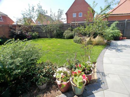 6 bedroom Detached house for sale in Cowdell Grove, Bingham