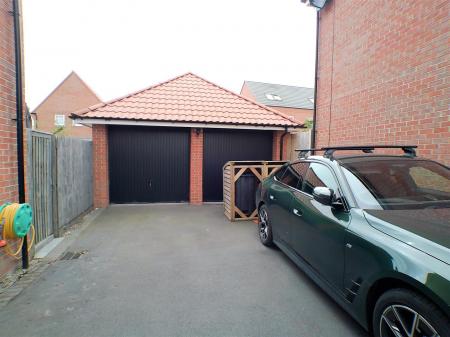 6 bedroom Detached house for sale in Cowdell Grove, Bingham