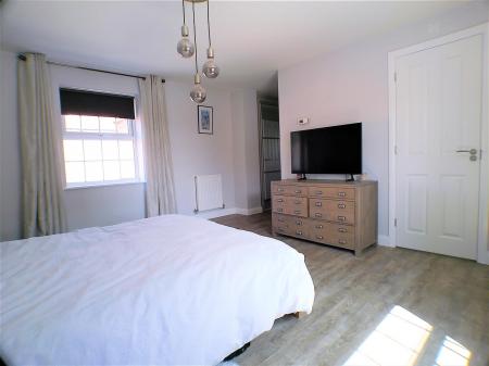 6 bedroom Detached house for sale in Cowdell Grove, Bingham