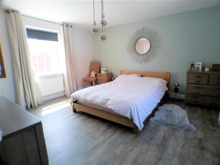 6 bedroom Detached house for sale in Cowdell Grove, Bingham