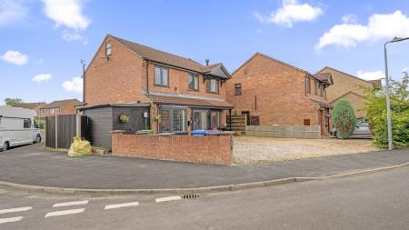 4 bedroom Detached house for sale in The Graylings, Boston, PE21
