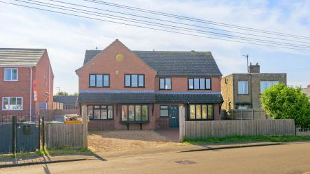 5 bedroom Detached house for sale in Woodville Road, Boston, PE21