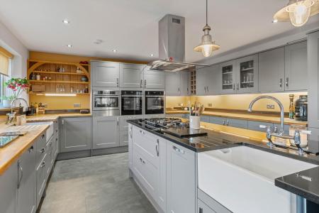 6 bedroom Detached house for sale in Wythes Lane, Fishtoft, Boston, PE21