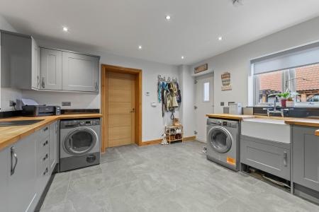 6 bedroom Detached house for sale in Wythes Lane, Fishtoft, Boston, PE21