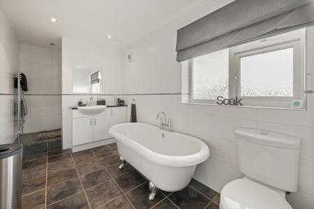 4 bedroom Detached house for sale in Sleaford Road, Boston, PE21