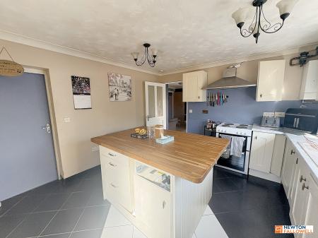 4 bedroom Semi-detached house for sale in Aveland Close, Bourne, PE10