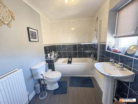 4 bedroom Semi-detached house for sale in Aveland Close, Bourne, PE10