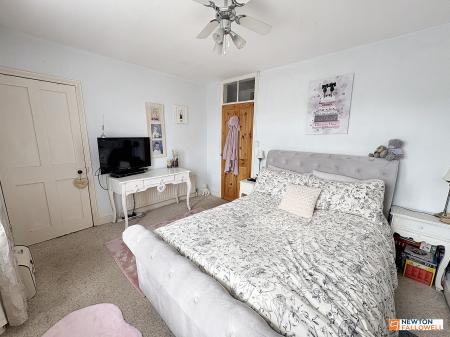 3 bedroom End of terrace house for sale in Fen Road, Bourne, PE10