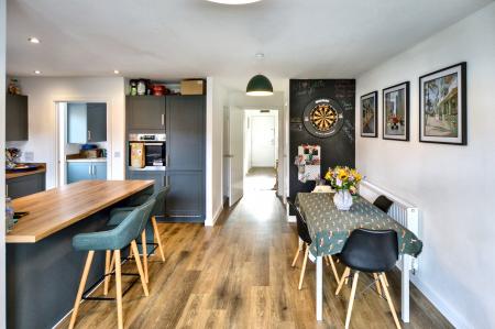 3 bedroom Semi-detached house for sale in Newton Abbot Way, Bourne, PE10