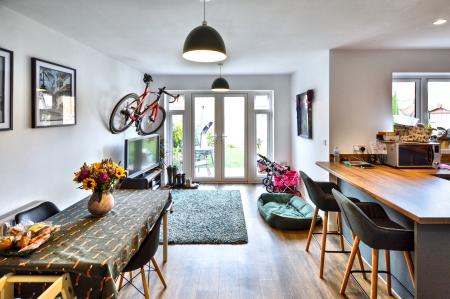 3 bedroom Semi-detached house for sale in Newton Abbot Way, Bourne, PE10