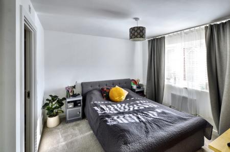 3 bedroom Semi-detached house for sale in Newton Abbot Way, Bourne, PE10