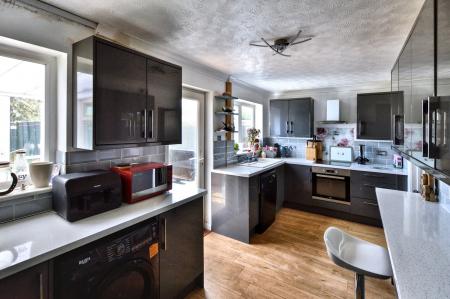 3 bedroom Semi-detached house for sale in Oldham Drive, Spalding, PE11