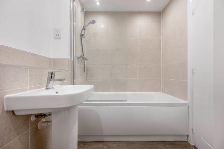 2 bedroom Semi-detached house to let in Newton Abbot Way, Bourne, PE10