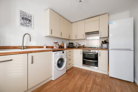 3 bedroom Semi-detached house for sale in Taunton Road, Bourne, PE10