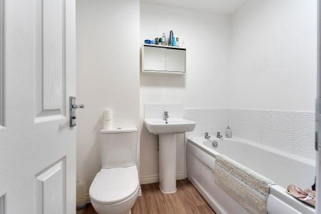 3 bedroom End of terrace house for sale in Taunton Road, Bourne, PE10