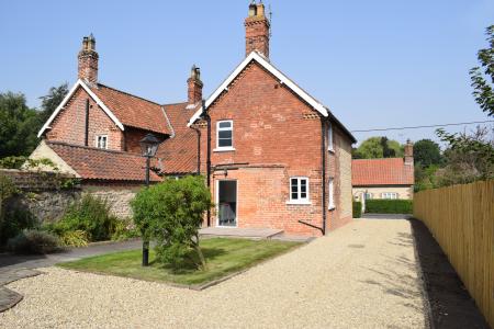 3 bedroom Semi-detached house to let in School Lane, Appleby, DN15