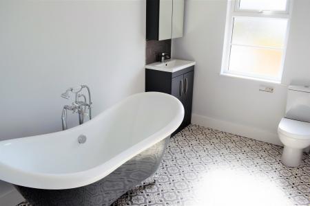 3 bedroom Semi-detached house to let in School Lane, Appleby, DN15