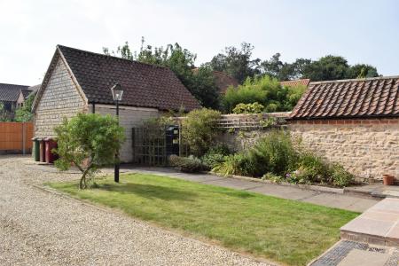 3 bedroom Semi-detached house to let in School Lane, Appleby, DN15