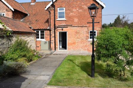 3 bedroom Semi-detached house to let in School Lane, Appleby, DN15