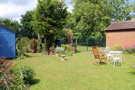 2 bedroom Detached bungalow to let in High Street, North Kelsey, LN7