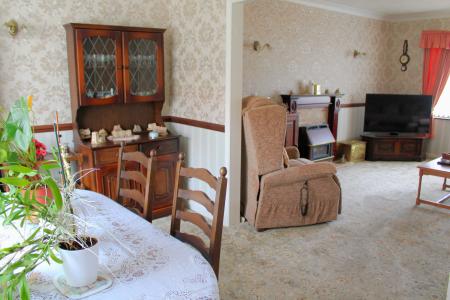 2 bedroom Bungalow for sale in Chapel Road, Broughton, DN20