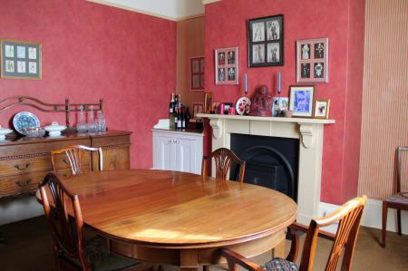 4 bedroom Semi-detached house for sale in Chapel Street, Caistor, LN7