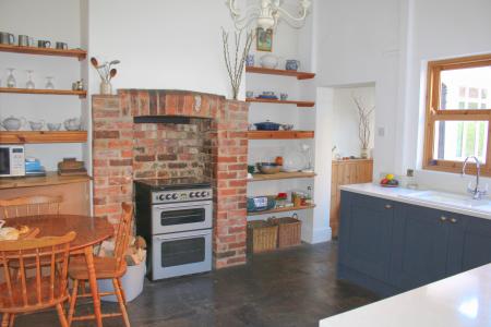 4 bedroom Semi-detached house for sale in Chapel Street, Caistor, LN7