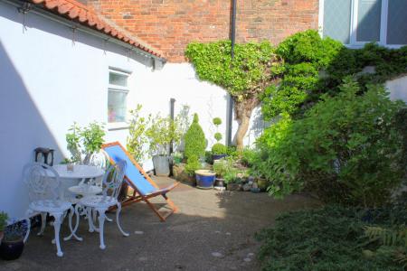 4 bedroom Semi-detached house for sale in Chapel Street, Caistor, LN7