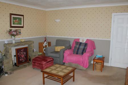 3 bedroom Semi-detached bungalow for sale in Kent Drive, Hibaldstow, DN20