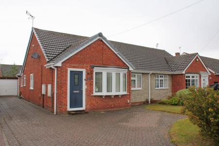 3 bedroom Semi-detached bungalow for sale in Kent Drive, Hibaldstow, DN20