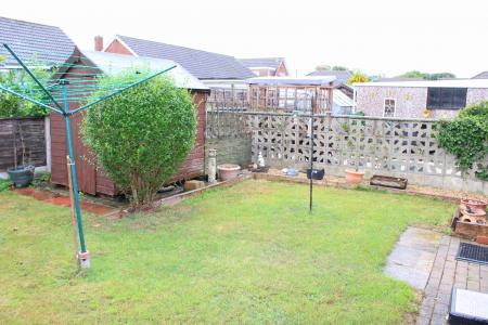 3 bedroom Semi-detached bungalow for sale in Kent Drive, Hibaldstow, DN20