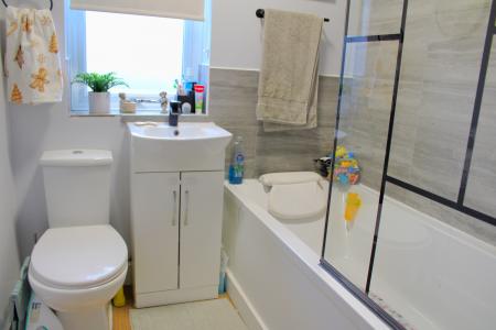 2 bedroom Terraced House for sale in Lincoln Crescent, Kirton Lindsey, DN21