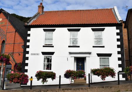 4 bedroom Detached house for sale in Plough Hill, Caistor, LN7