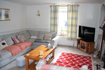 4 bedroom Detached house for sale in Plough Hill, Caistor, LN7