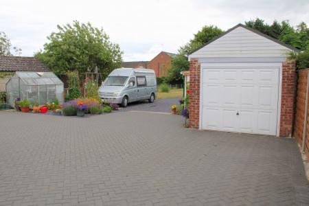 2 bedroom Detached bungalow for sale in South View, Broughton, DN20