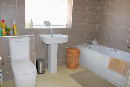 3 bedroom Detached bungalow for sale in Woods Meadow, Hibaldstow, DN20